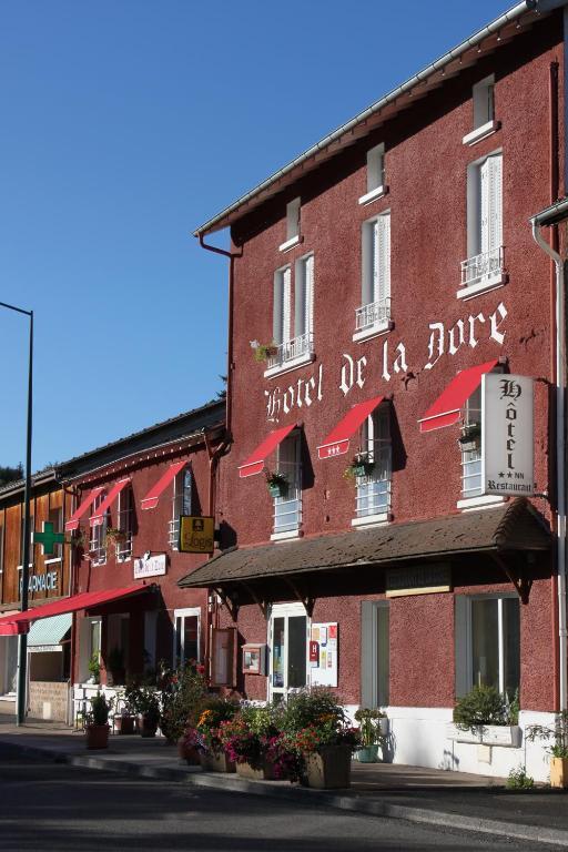 Hôtel Restaurant de la Dore Vertolaye Exterior foto