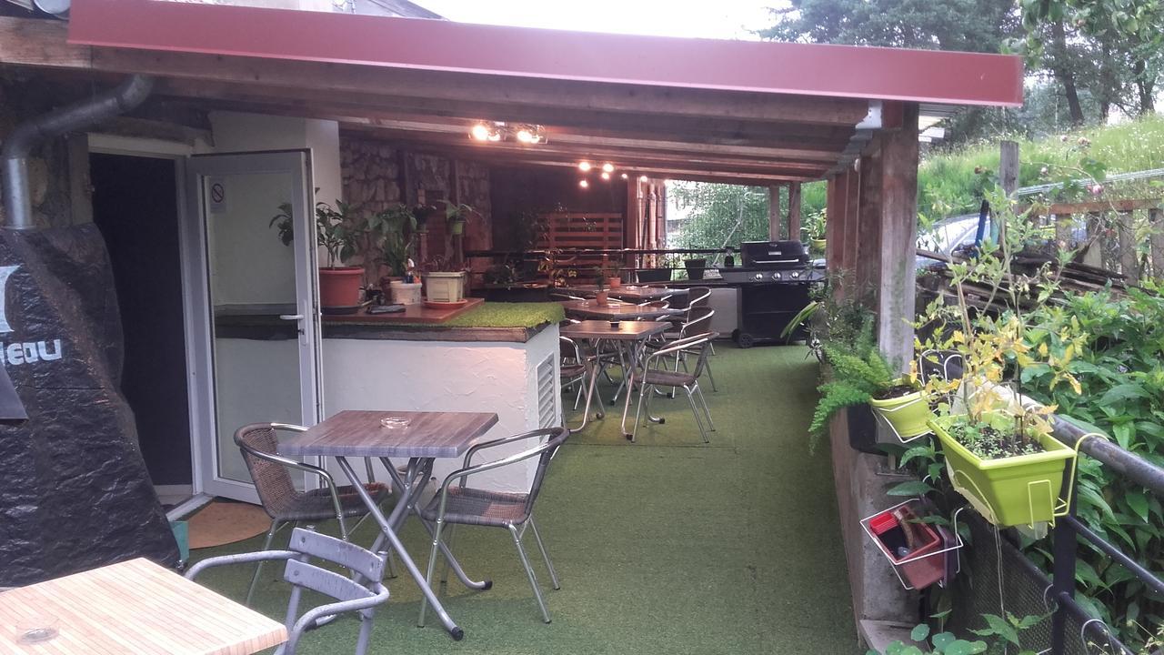 Hôtel Restaurant de la Dore Vertolaye Exterior foto