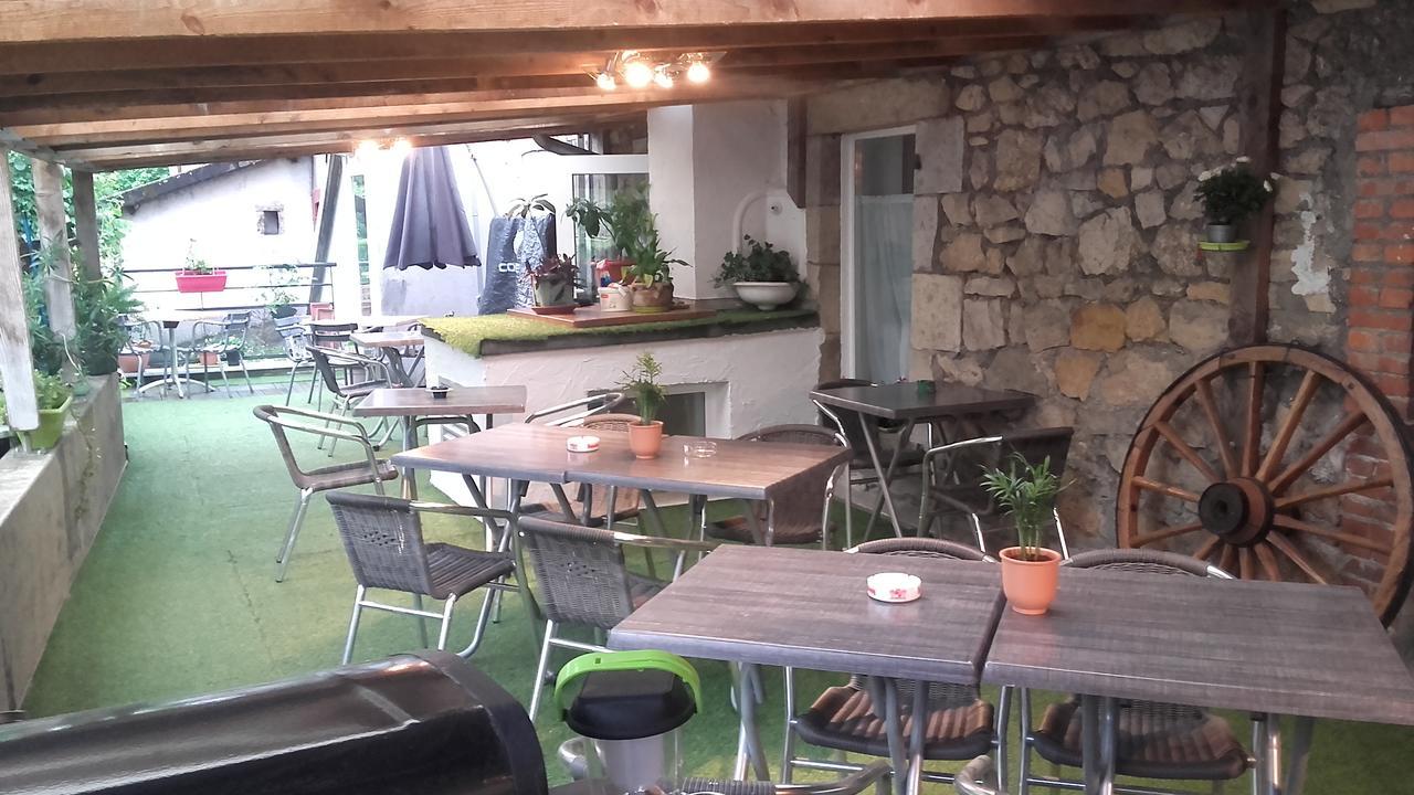 Hôtel Restaurant de la Dore Vertolaye Exterior foto